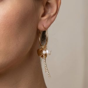 گوشواره حلقهای آویزدار آی ام در گوش مدل