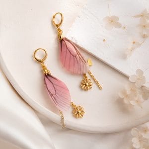 گوشواره آویز پروانه نمای دور از بالا