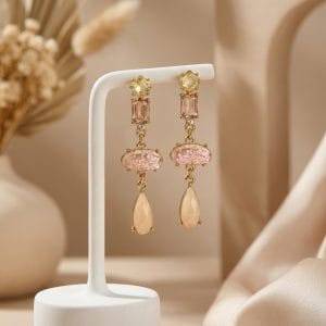 گوشواره آویز رزینی طرح گل روی آویز