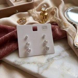 پک گوشواره میخی طرح الماس حالت ایستاده