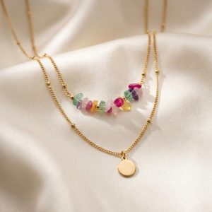 گردنبند دو لاین زنانه طلایی آی ام (I AM) با سنگ طبیعی روی پارچه