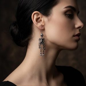 استایل گوشواره آویز اسکلتی متحرک آی ام در گوش مدل