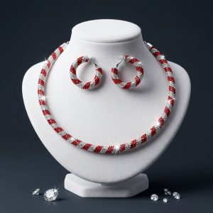 ست گردنبند و گوشواره نگین‌دار زنانه آی ام (I AM) مدل مارپیچ روی استند