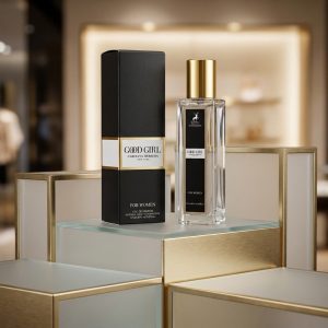 عطر زنانه میسون الحمبرا گود گرل روی استند پلهای نمایشگاهی
