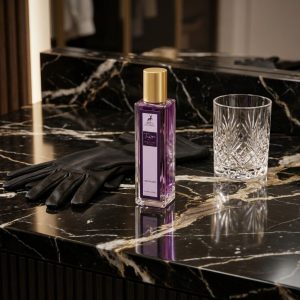 شیشه عطر زنانه الحمبرا میدنایت رز روی سنگ مرمر لوکس