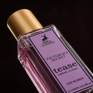 نمای نزدیک از شیشه و اسپری عطر زنانه الحمبرا تیز کرم کلاود