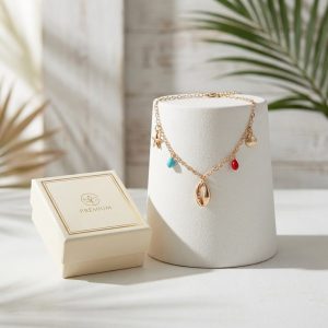 پابند زنجیری طرح دریایی زنانه روی پایه استوانهای نمایش به همراه جعبه هدیه