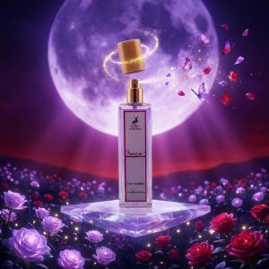عطر زنانه میسون الحمبرا مری می روی سکوی بلورین در مزرعه گلهای رز شبانه