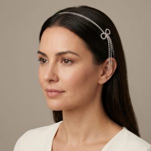 استایل تل مو پاپیونی نگیندار آویزدار زنانه I AM روی موی مدل در چیبو کرده
