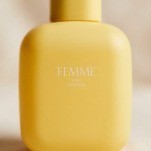 نمای نزدیک از شیشه و اسپری عطر زنانه زارا فم ویکند اصل