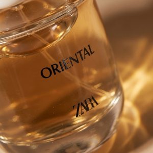 شیشه شفاف عطر زنانه زارا اورینتال با مایع گرم کهربایی و درخشان