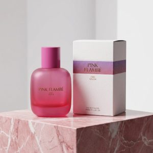 عطر زنانه زارا پینک فلامبه و جعبه بستهبندی در استودیوی عکاسی